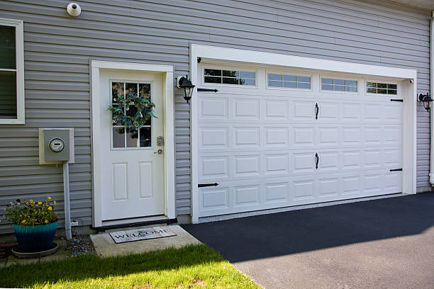 24/7 Emergency Garage Door Panel Replacement experts in North Miami, FL